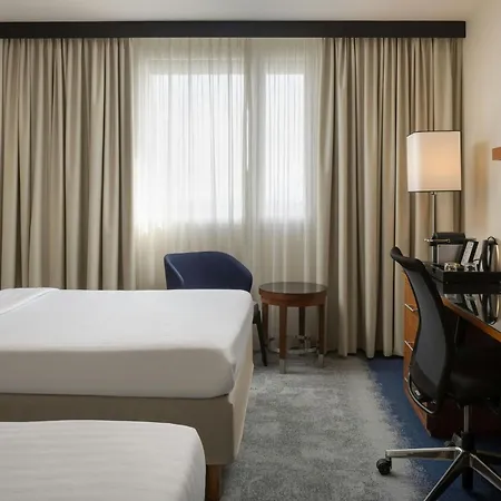 Courtyard By Marriott Toulouse Airport Hotel Buitenkant foto