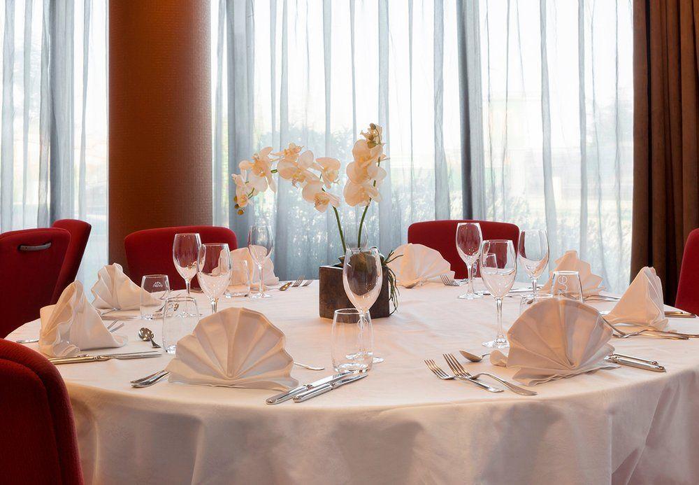 Courtyard By Marriott Airport Hotel 4*