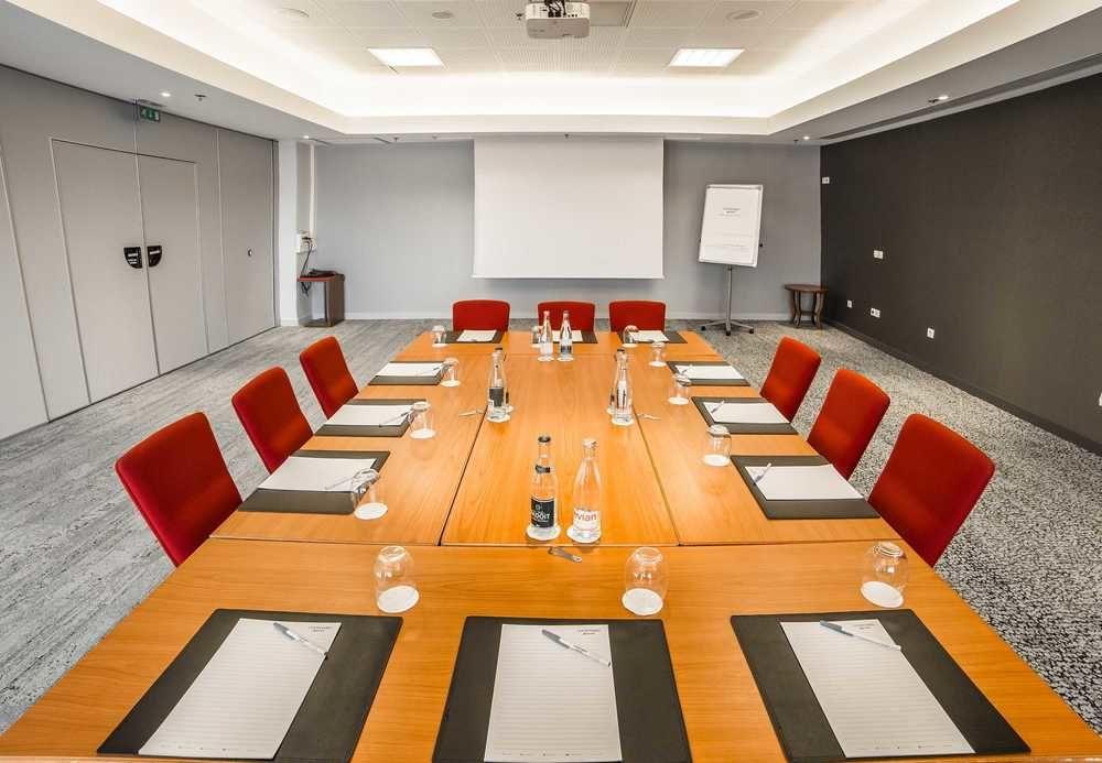 Courtyard By Marriott Airport 4*