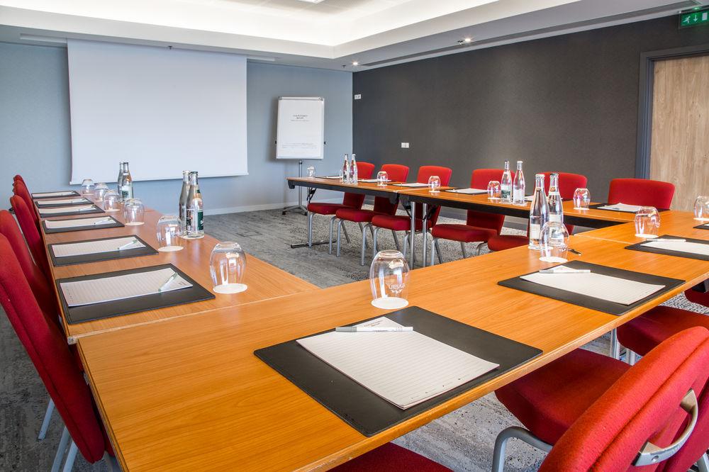 Hotel Courtyard By Marriott Airport