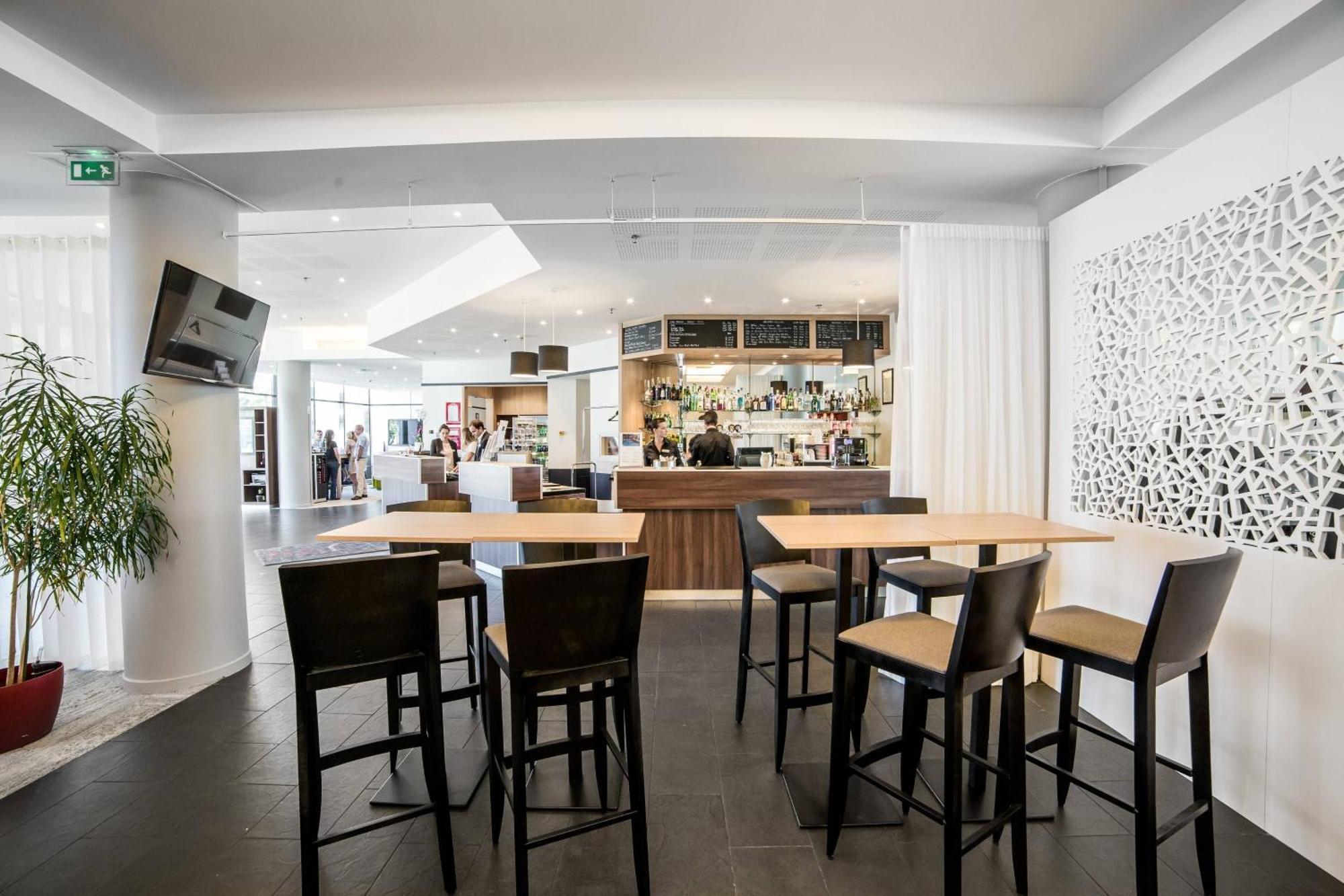 Courtyard By Marriott Airport Hotel 4*