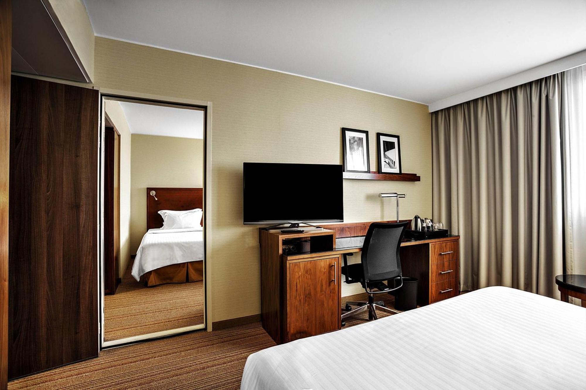 Hotel Courtyard By Marriott Airport 4*