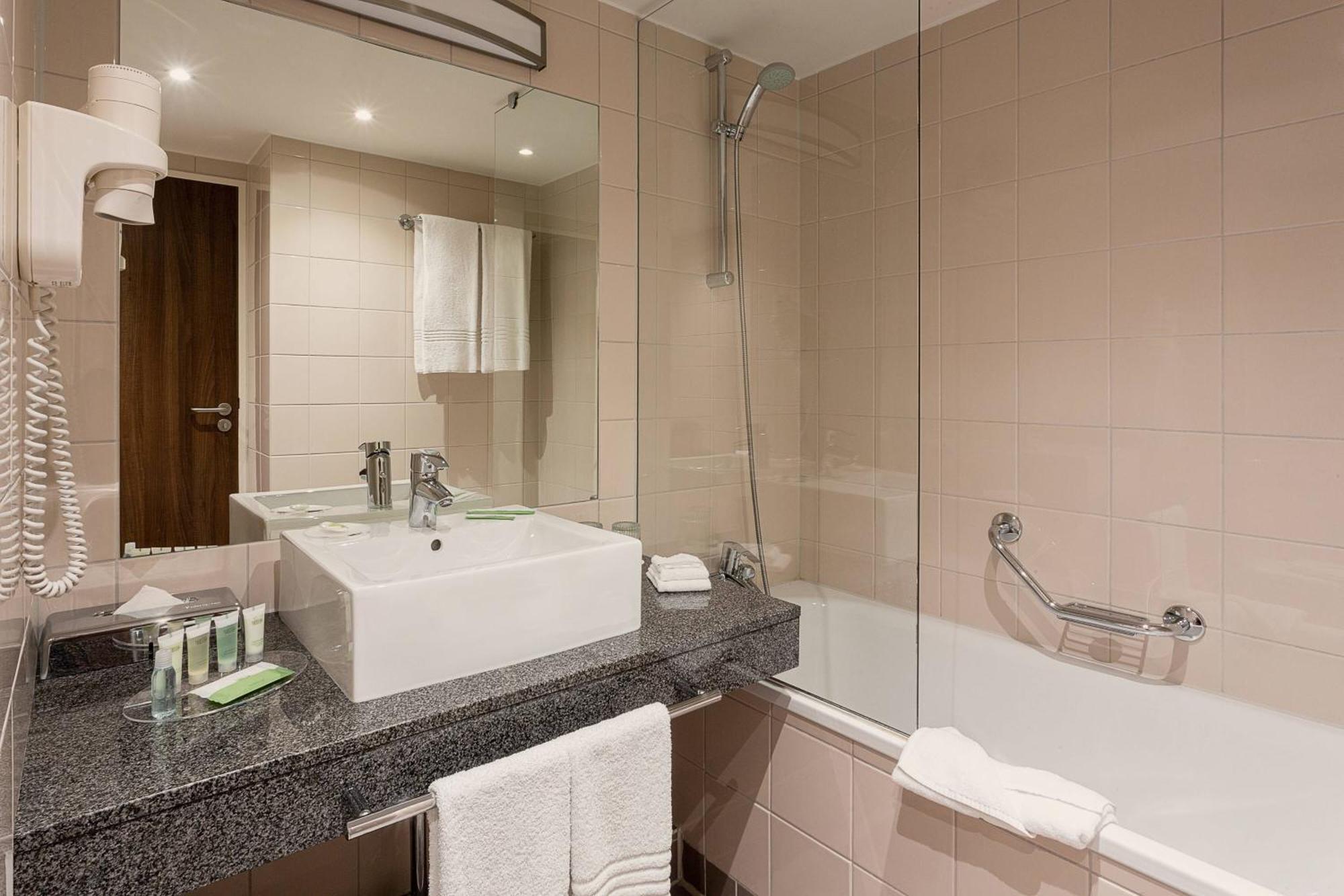 Courtyard By Marriott Airport Hotel 4*
