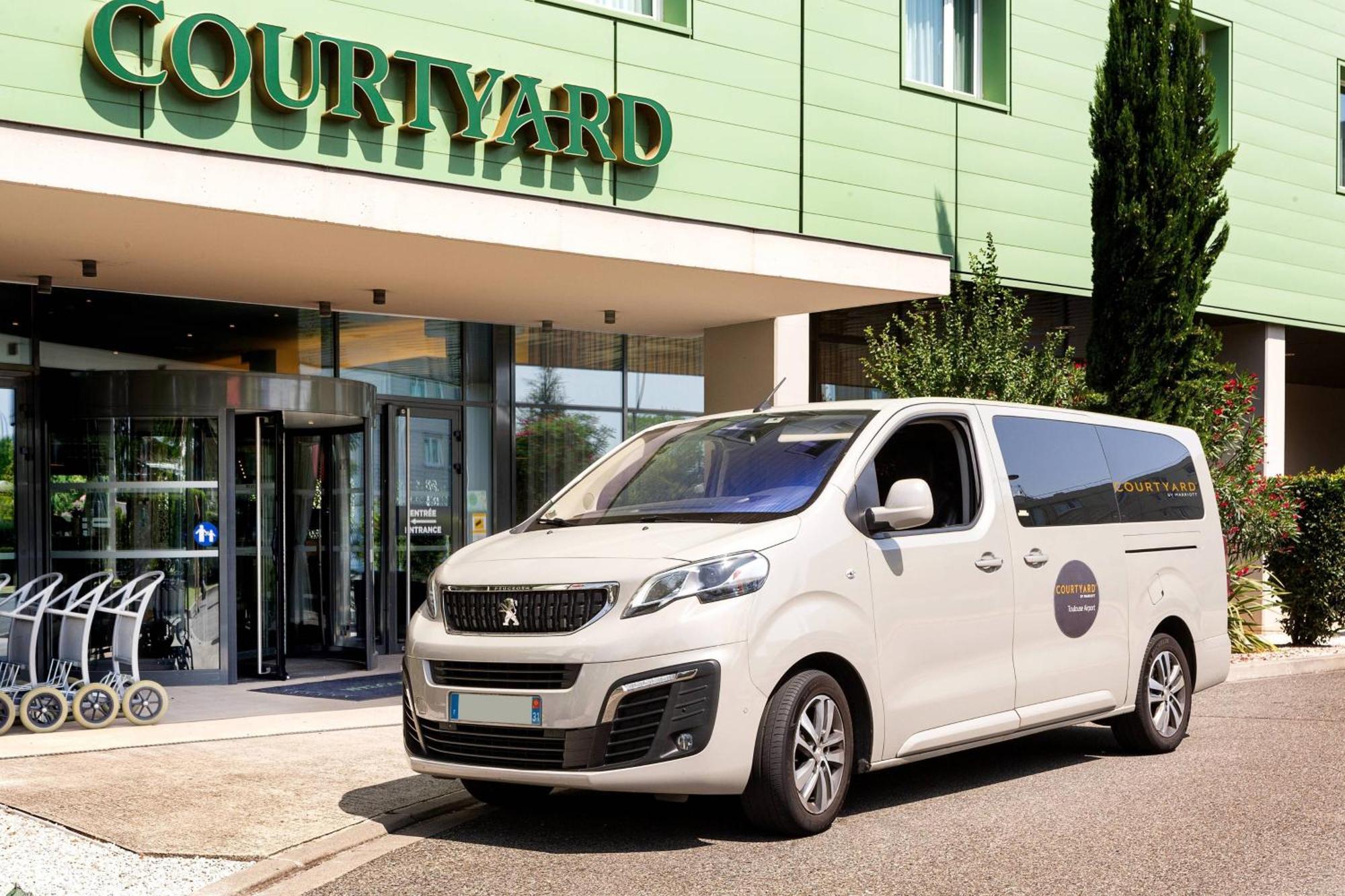 Courtyard By Marriott Airport Hotel 4*