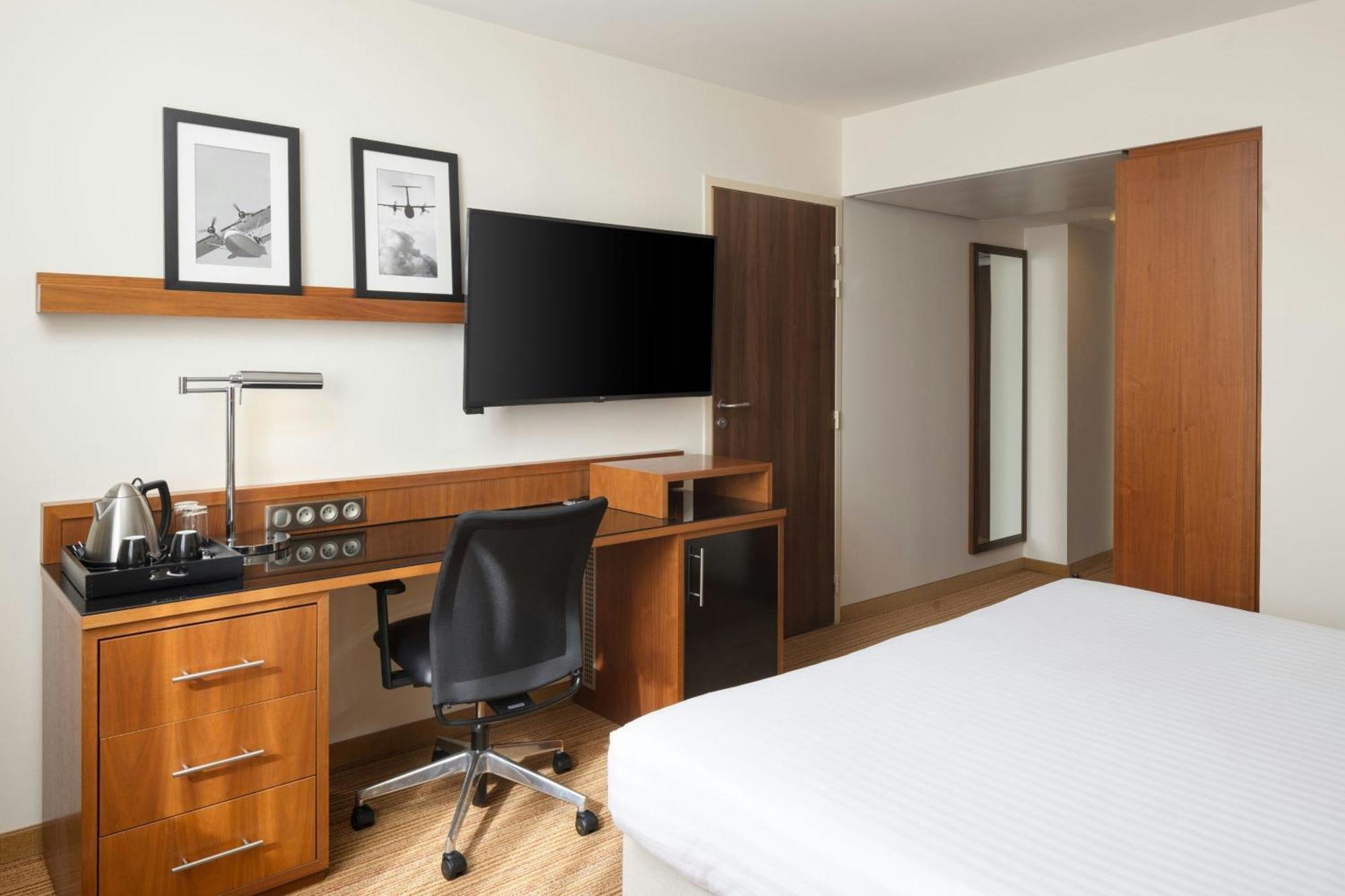Hotel Courtyard By Marriott Airport 4*