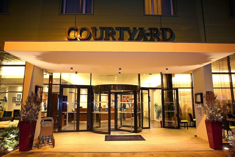 Hotel Courtyard By Marriott Airport