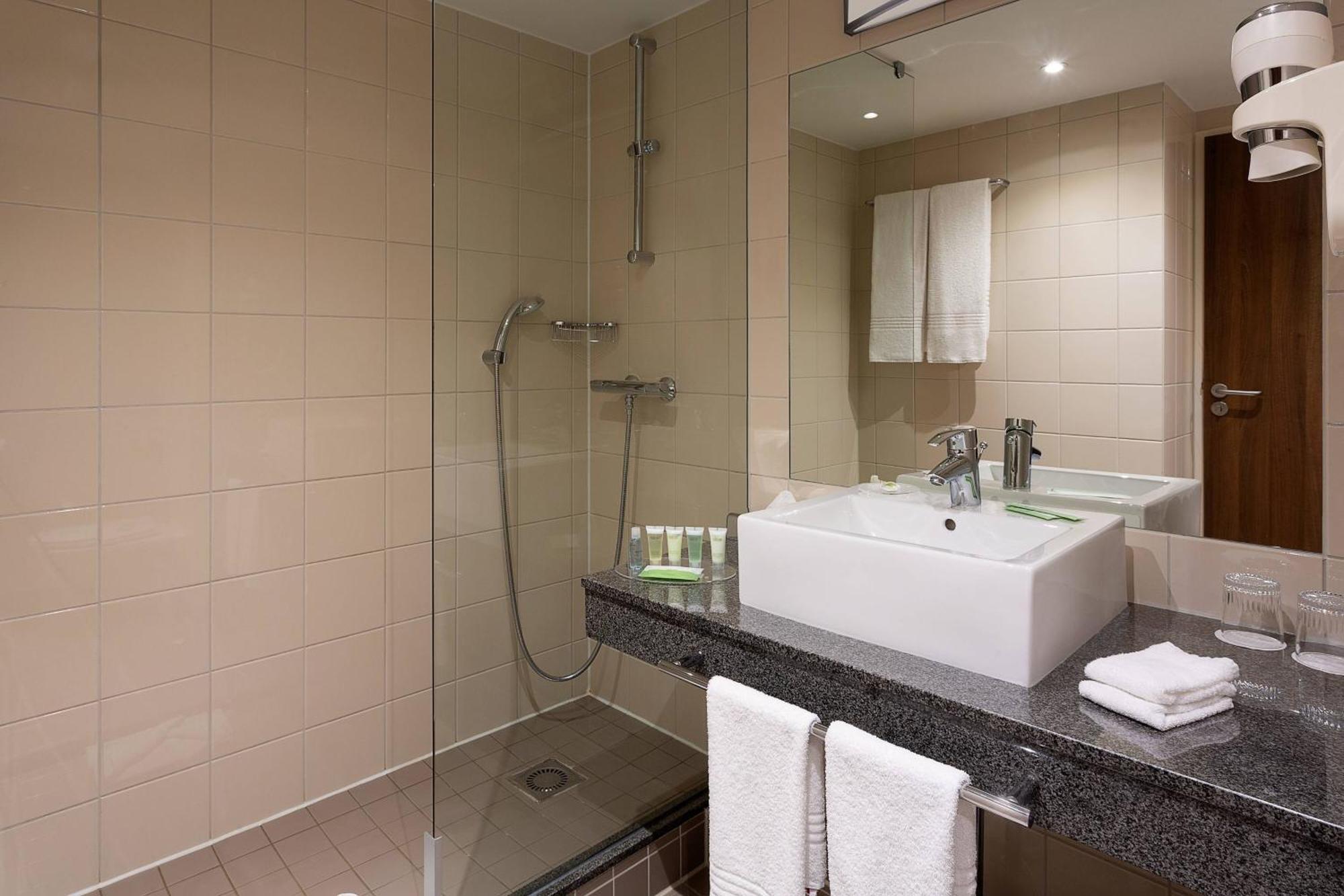 Courtyard By Marriott Airport Hotel 4*