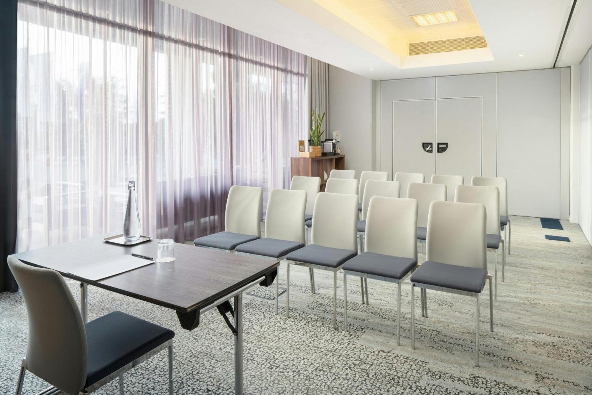 Courtyard By Marriott Airport Hotel 4*