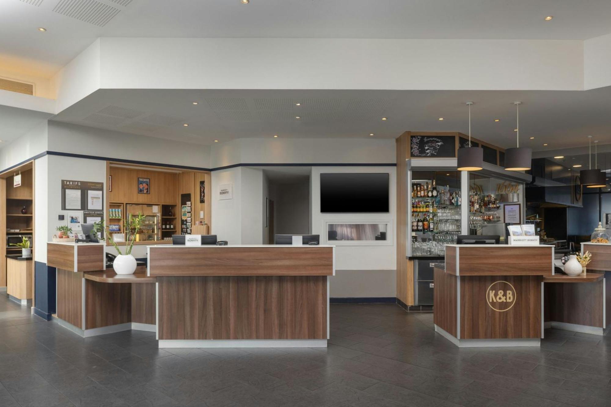 Courtyard By Marriott Airport Hotel 4*