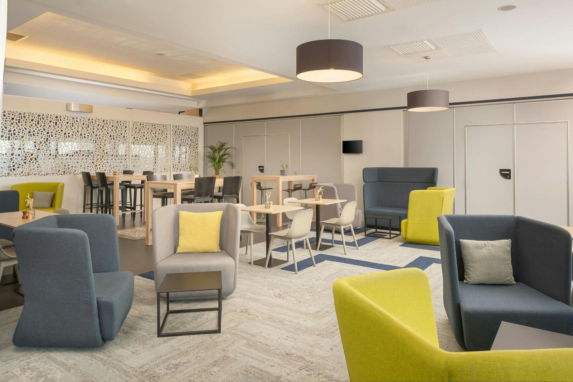 Courtyard By Marriott Airport Hotel 4*